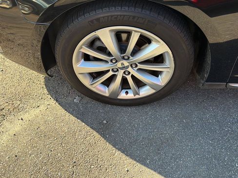 Used 2010 Lincoln MKS FWD image 7