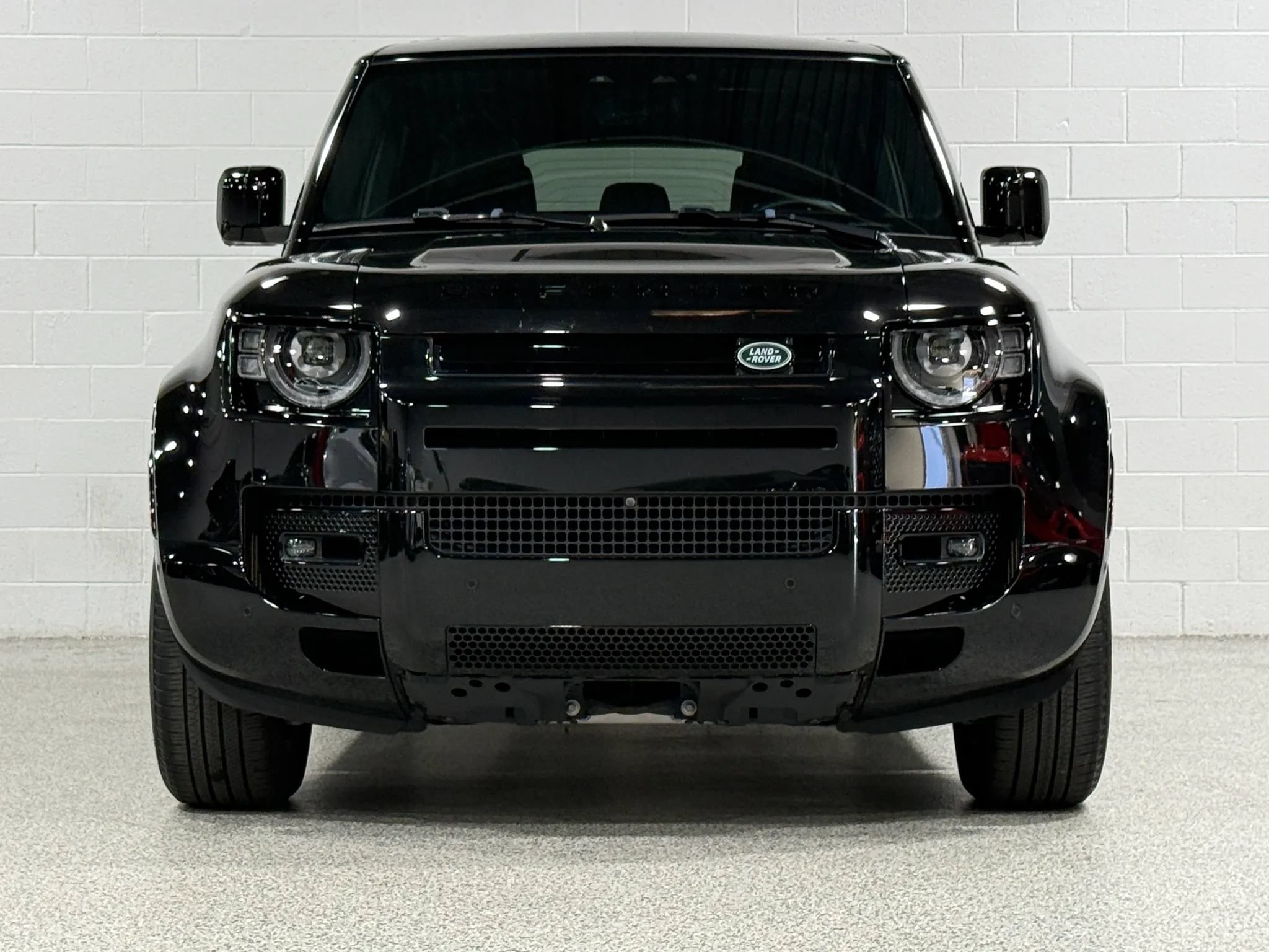 Used 2024 Land Rover Defender 110 X-Dynamic SE AWD/4WD image 3