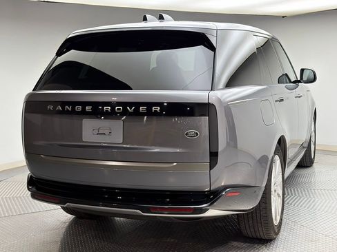 Used 2023 Land Rover Range Rover SE image 3