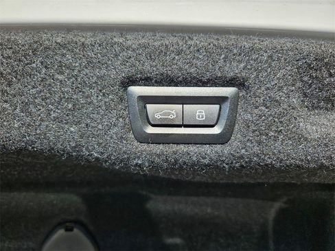 Used 2024 BMW 540i xDrive w/ Premium Package image 23