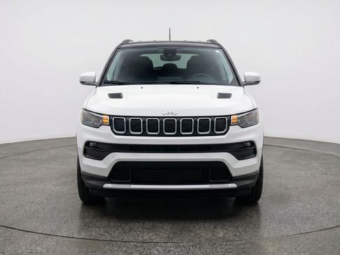 Used 2025 Jeep Compass Limited AWD/4WD image 2
