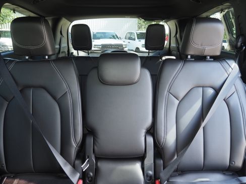 New 2025 Chrysler Pacifica Select w/ Uconnect Theater Family Group image 19