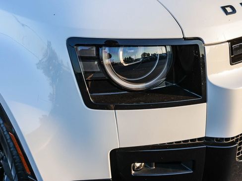 New 2026 Land Rover Defender 110 X-Dynamic SE image 15