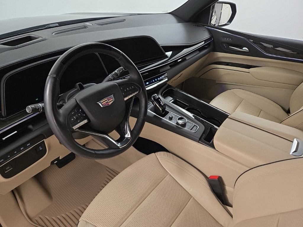 Used 2024 Cadillac Escalade Premium Luxury w/ LPO, Floor Liner Package AWD/4WD image 19