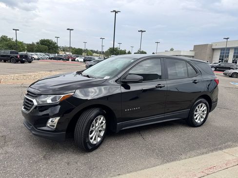 Used 2020 Chevrolet Equinox LS w/ LS Convenience Package FWD image 4