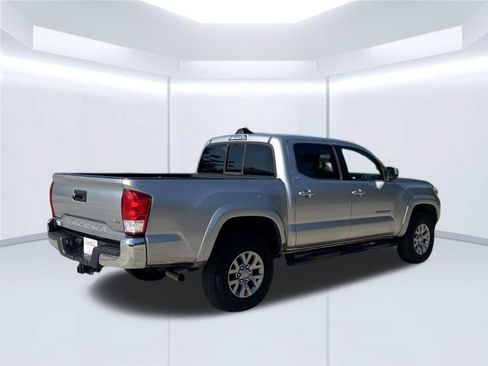 Used 2017 Toyota Tacoma SR5 RWD image 5