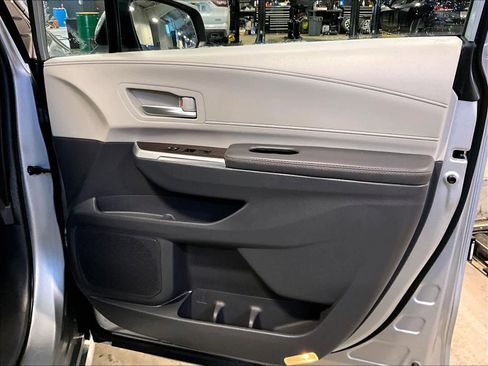 Used 2024 Toyota Sienna XLE image 12