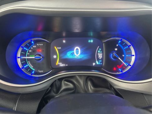Used 2020 Chrysler Pacifica Touring-L FWD image 23