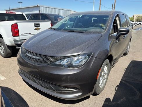 Used 2022 Chrysler Voyager LX image 6