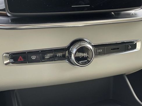 New 2026 Volvo XC90 B6 Ultra image 19