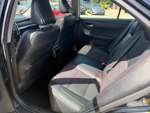 Used 2016 Toyota Camry SE w/ Moonroof Package FWD image 21
