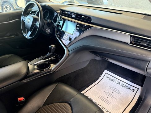 Used 2018 Toyota Camry SE FWD image 18