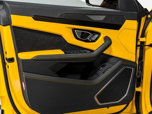 Used 2022 Lamborghini Urus AWD/4WD image 9