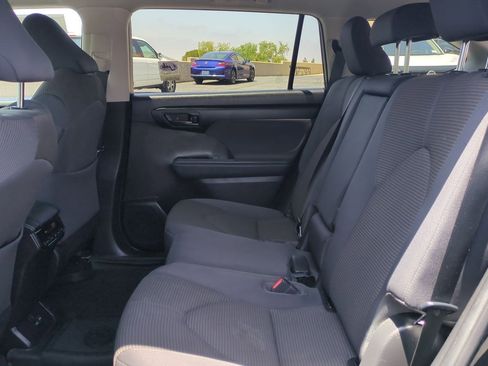 Used 2023 Toyota Highlander LE FWD image 21