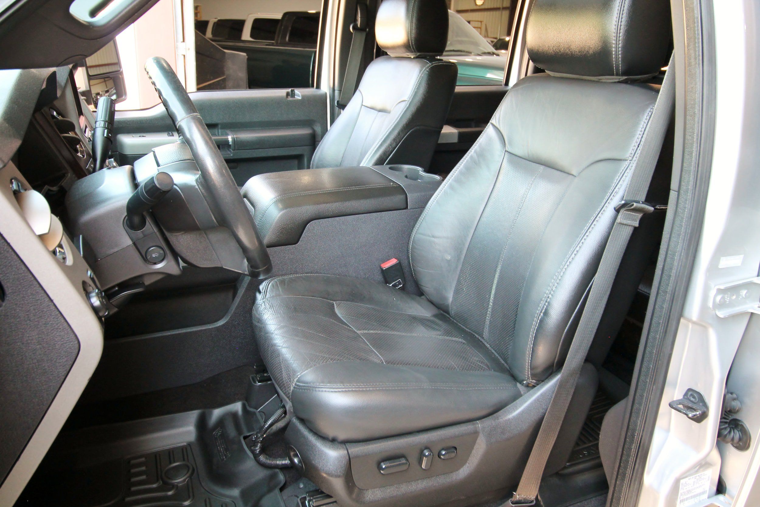 Used 2015 Ford F250 Lariat w/ Lariat Ultimate Package AWD/4WD image 22