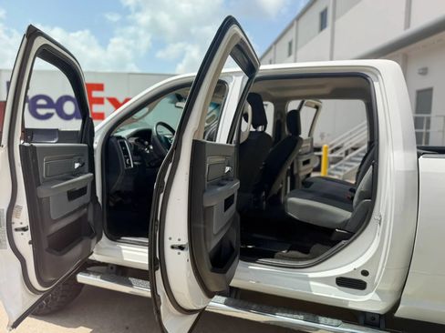Used 2017 RAM 3500 SLT AWD/4WD image 19