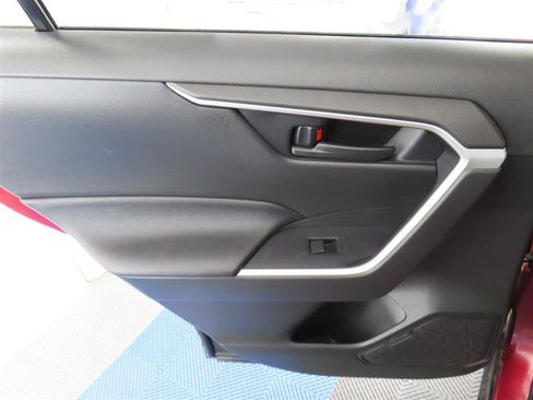 Used 2021 Toyota RAV4 LE FWD image 27