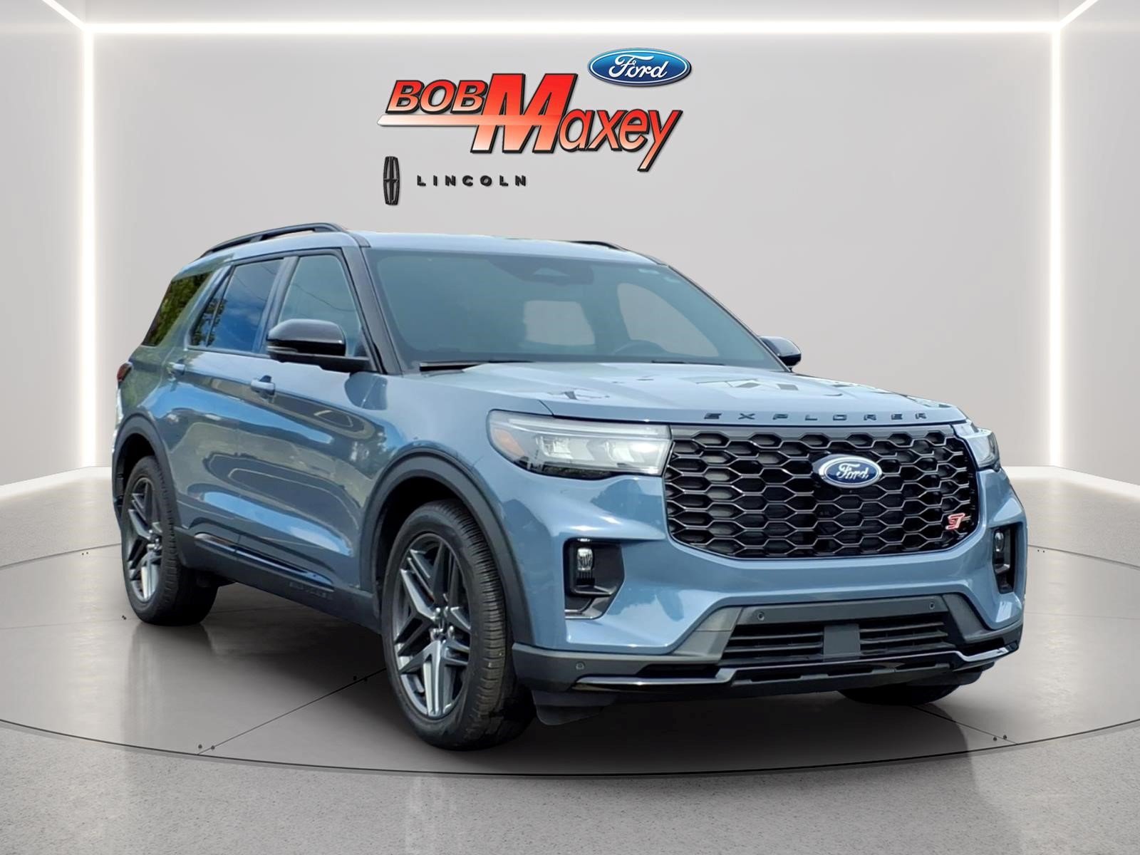 Used 2025 Ford Explorer ST w/ Sun And Sound Package AWD/4WD image 3