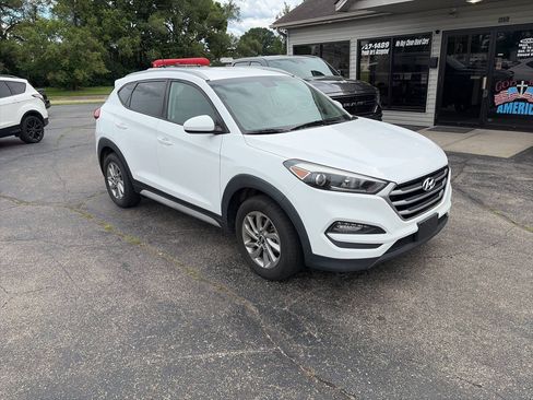 Used 2017 Hyundai Tucson SE FWD image 2