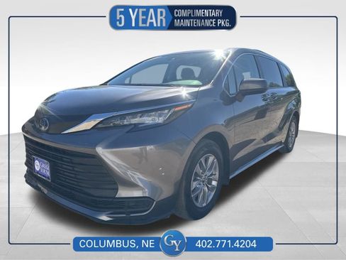 Used 2022 Toyota Sienna LE FWD image 1