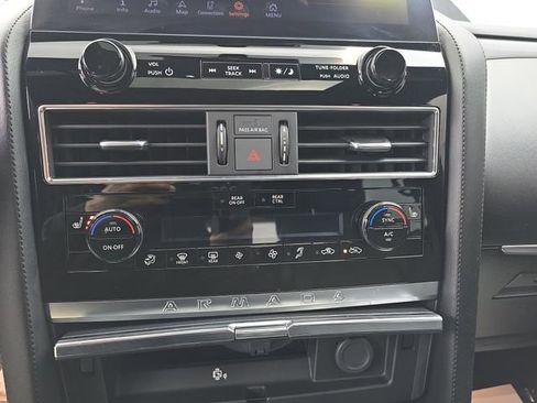 Used 2024 Nissan Armada SL w/ Midnight Edition Package image 39