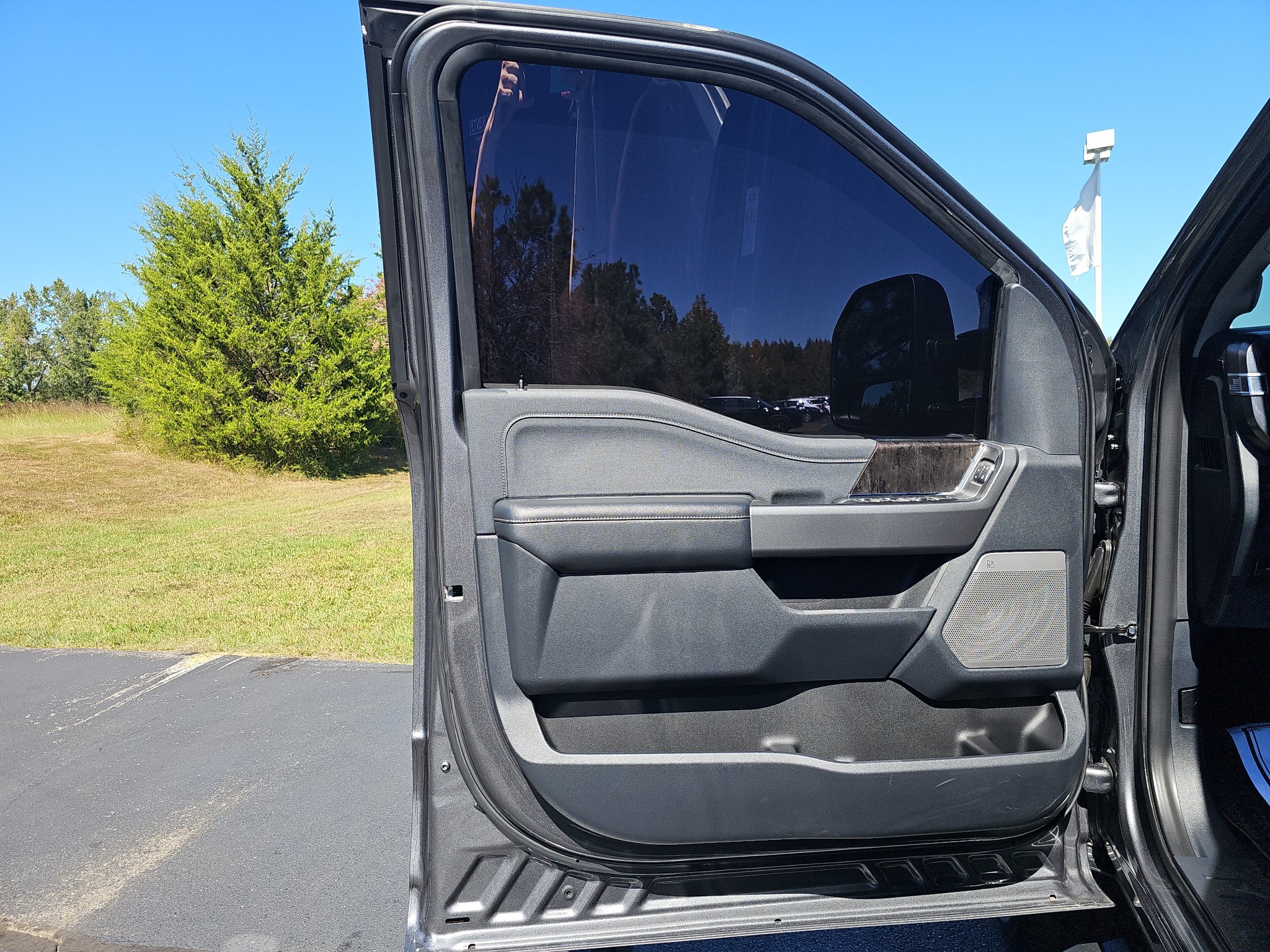 Used 2026 Ford F250 Lariat w/ Black Appearance Package AWD/4WD image 18