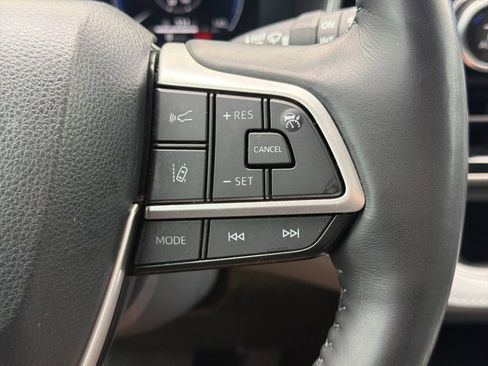 Used 2023 Toyota Highlander Limited FWD image 26