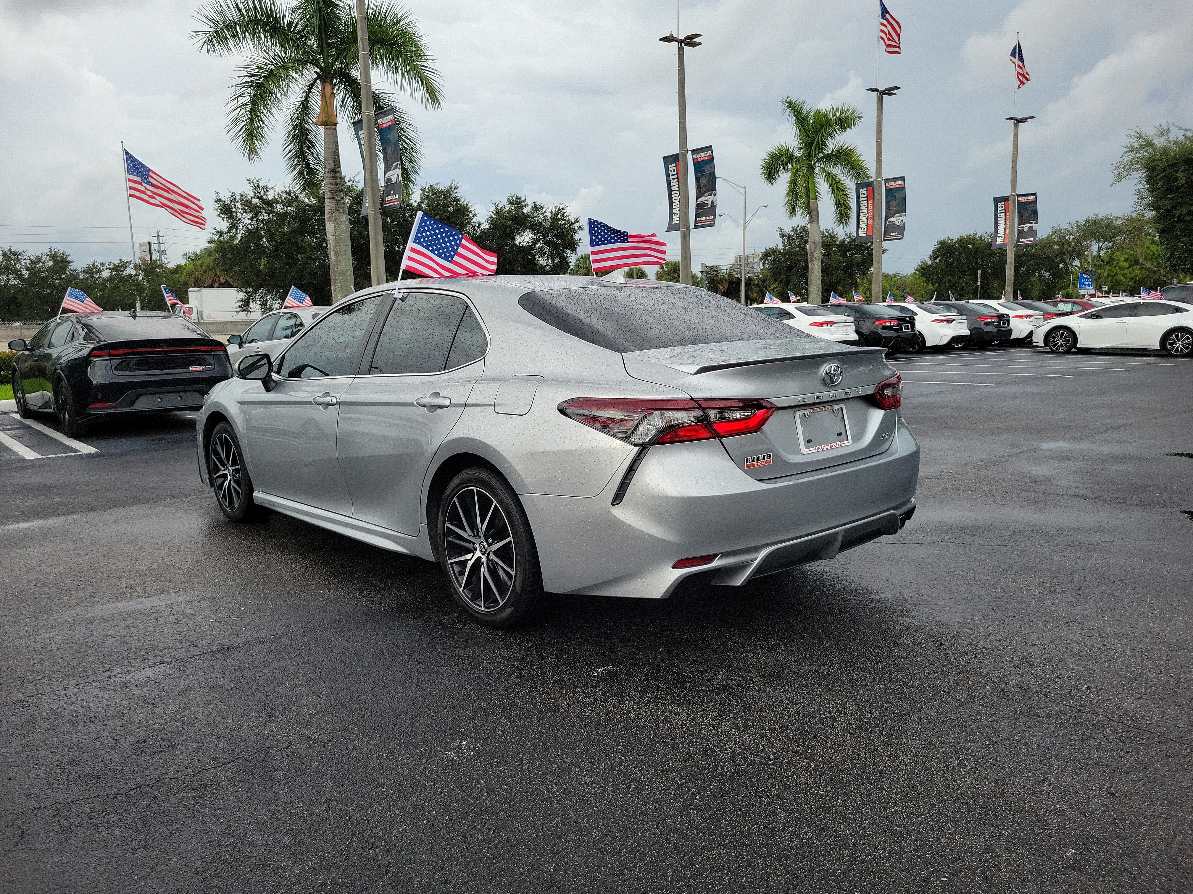 Used 2022 Toyota Camry SE FWD image 8