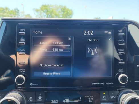 Used 2021 Toyota Highlander XLE AWD/4WD image 17