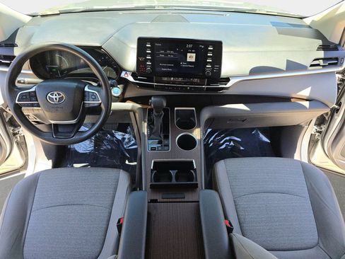 Used 2021 Toyota Sienna LE FWD image 10