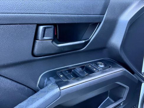 Certified 2025 Toyota Tacoma SR AWD/4WD image 31