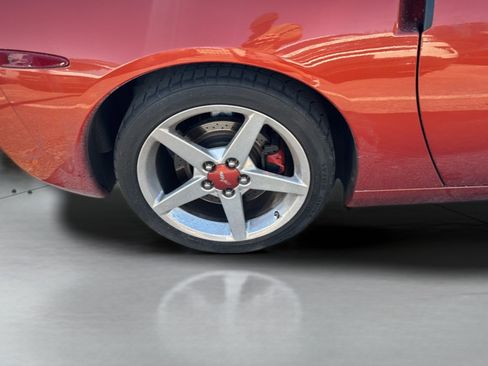 Used 2005 Chevrolet Corvette Coupe w/ Preferred Equipment Group RWD image 35