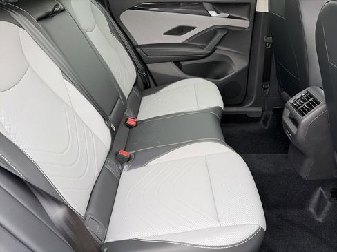 New 2026 Volkswagen Tiguan SE AWD/4WD image 9