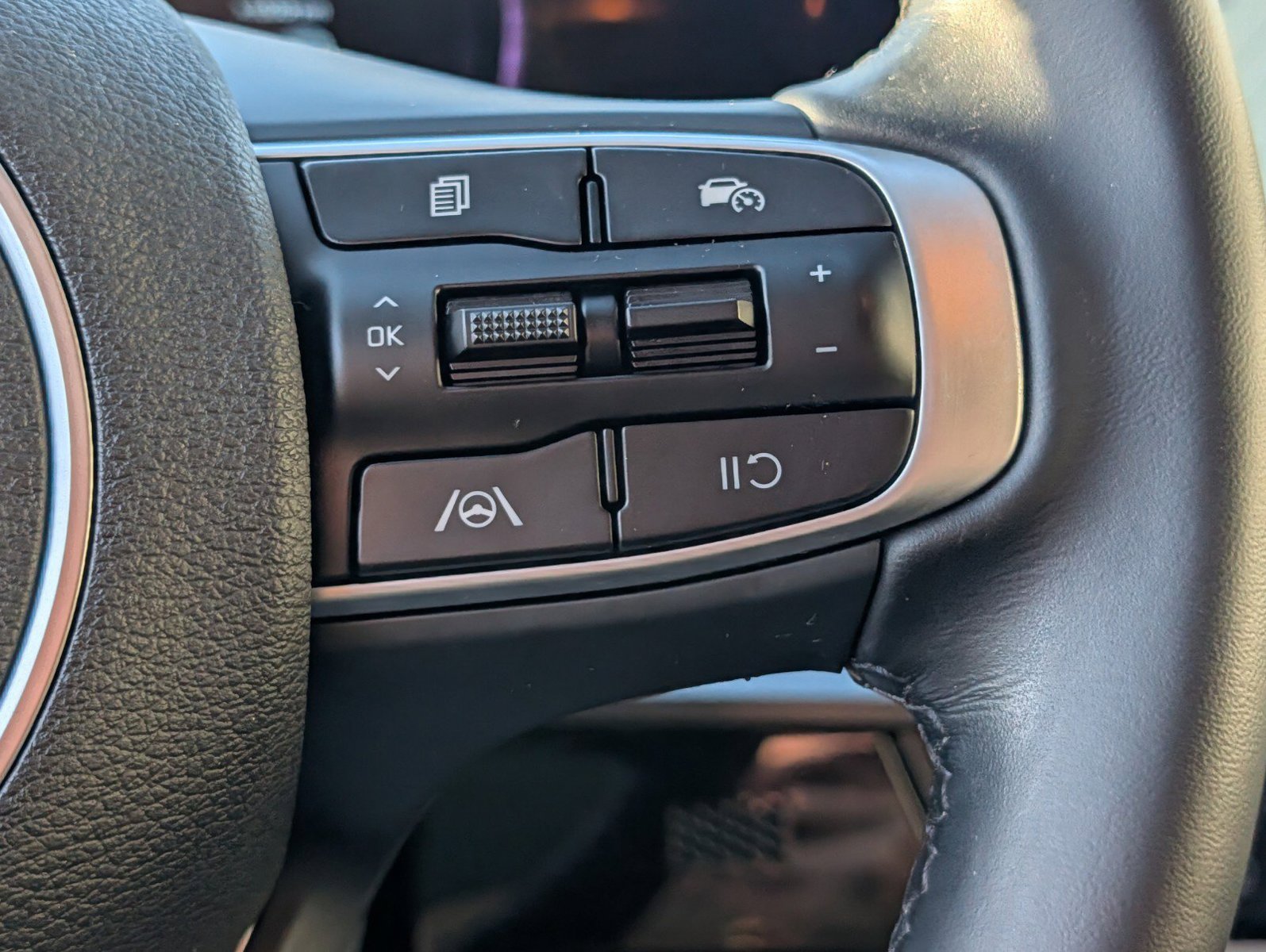 Used 2025 Kia Sportage EX FWD image 30