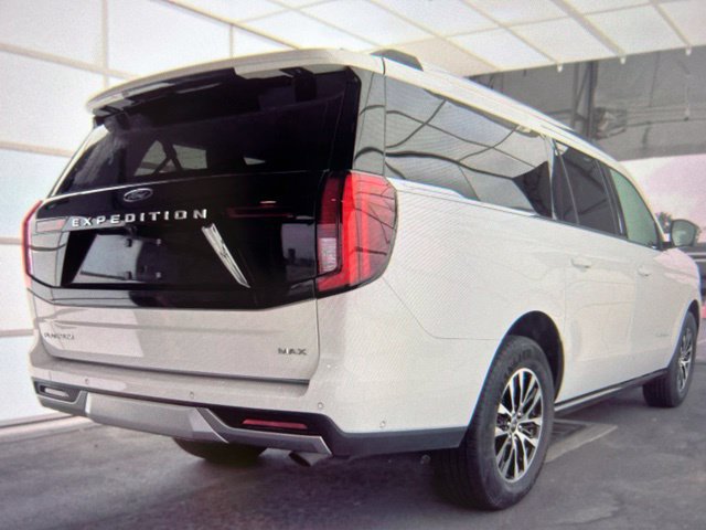 Used 2025 Ford Expedition Max Platinum AWD/4WD image 2