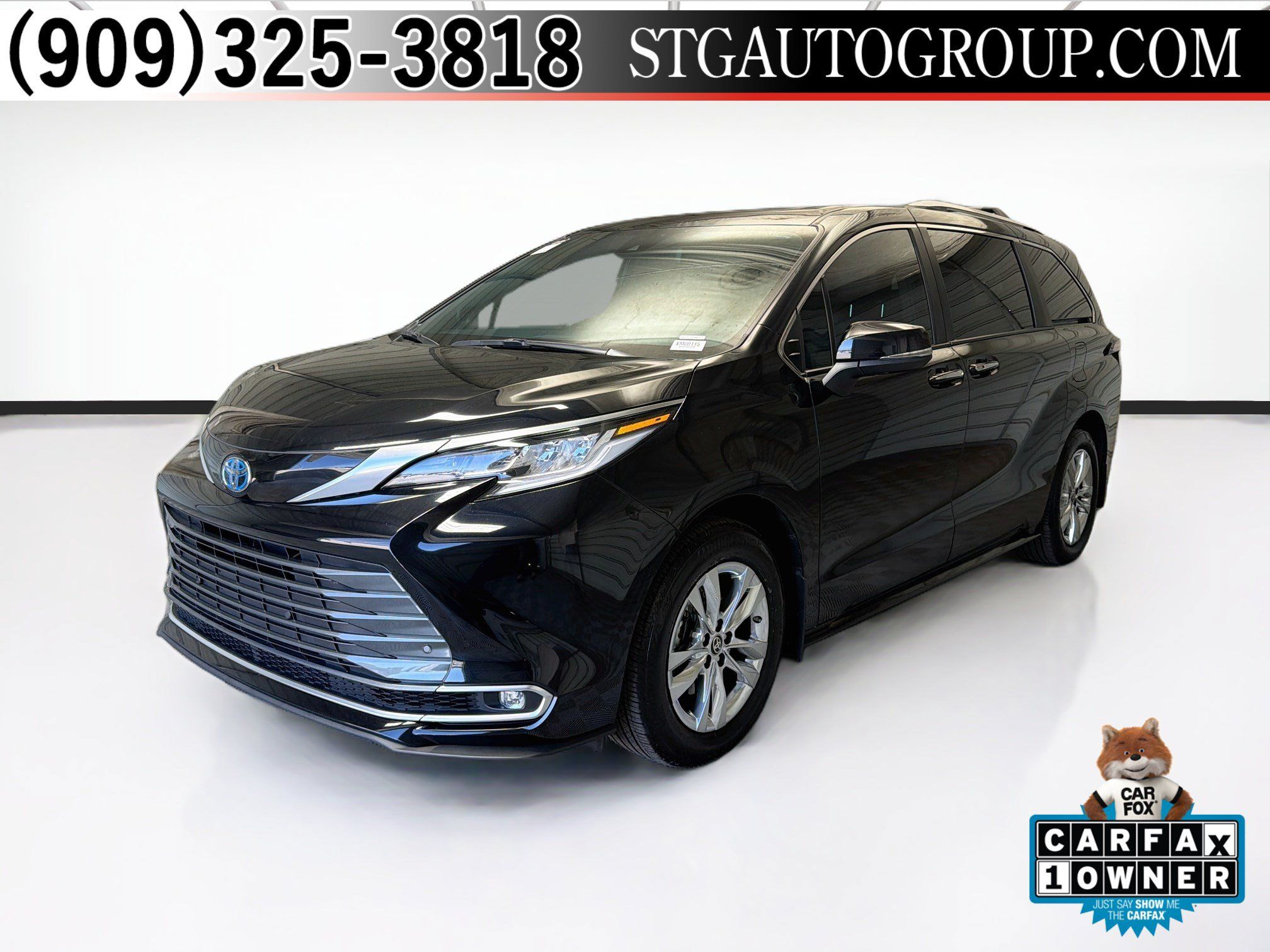 Used 2025 Toyota Sienna Limited FWD image 1