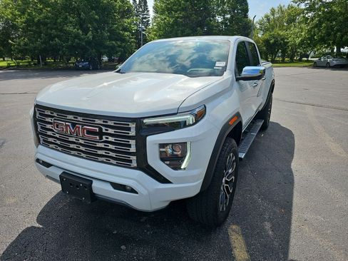 Used 2025 GMC Canyon Denali AWD/4WD image 2
