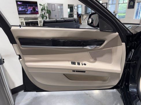 Used 2014 BMW 750i RWD image 47