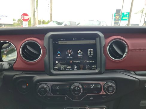 Used 2023 Jeep Wrangler Unlimited Rubicon 4xe image 19