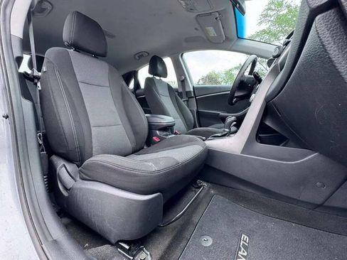 Used 2017 Hyundai Elantra GT FWD image 12