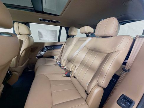 Used 2025 Land Rover Range Rover Long Wheelbase SE AWD/4WD image 44