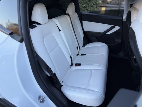 Used 2021 Tesla Model Y Long Range image 38