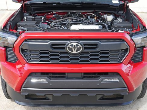 Used 2025 Toyota Tacoma TRD Sport w/ TRD Sport Upgrade Package AWD/4WD image 8