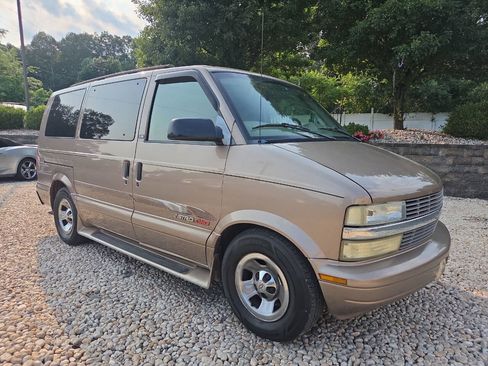 Used 2002 Chevrolet Astro Passenger AWD image 1