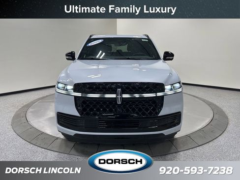 New 2026 Lincoln Navigator Reserve AWD/4WD image 2