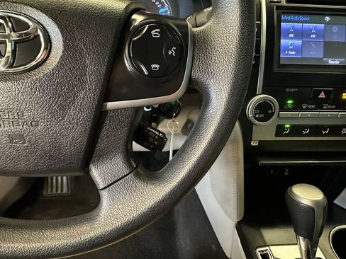 Used 2014 Toyota Camry LE FWD image 11
