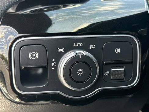 Used 2021 Mercedes-Benz CLA 250 image 21