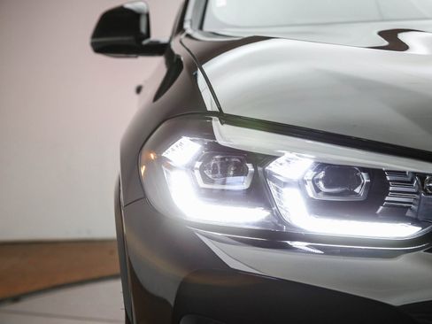 Used 2025 BMW X4 xDrive30i w/ Premium Package image 5