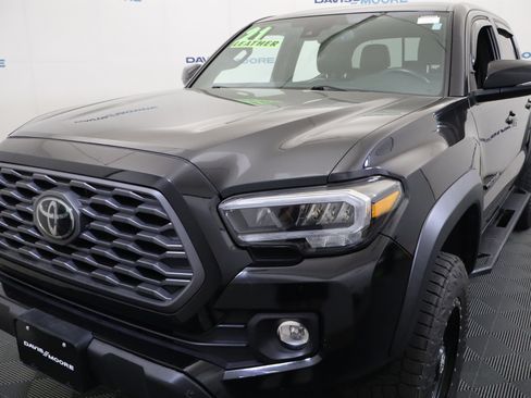 Used 2021 Toyota Tacoma TRD Off-Road w/ TRD Premium Off Road Package AWD/4WD image 12