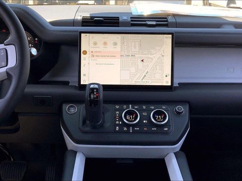 New 2025 Land Rover Defender 130 X-Dynamic SE AWD/4WD image 13